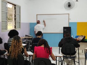 Dante Mantovani - Aula no Projeto C.A.R.A - Paraguaçu Paulista-SP