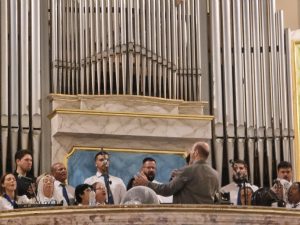 Dante Mantovani Regendo Coro em Campos dos Goytacazes