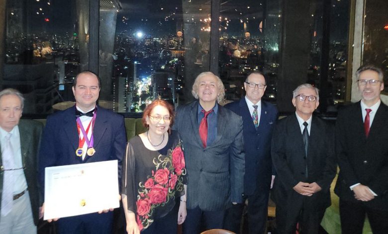 Dante Mantovani é empossado Na Academia Paulista de Música e recebe título de Comendador da Academia de Música do Brasil