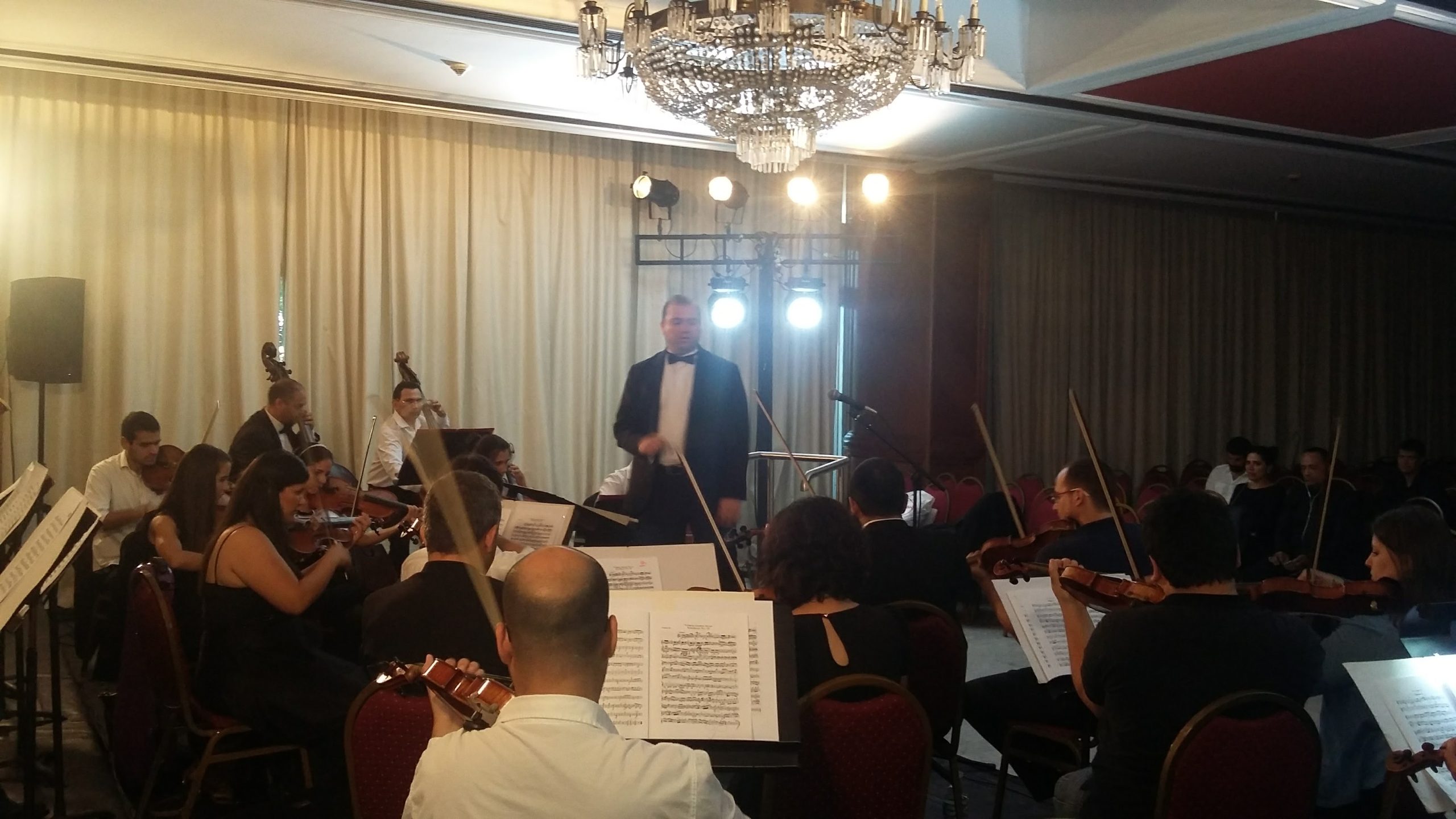 Maestro Dante Mantovani dirige a Orquestra Sinfônica Nacional do Paraguai