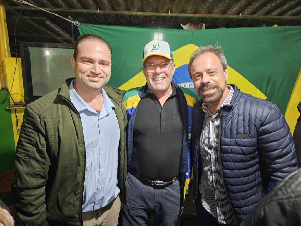 A força do mérito: Dante Mantovani prestigia posse de Camilo Calandrelli e recebe homenagem no interior de SP